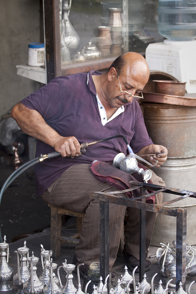 Un artisan du cuivre à Gaziantep © Gérard Blanc