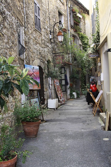 Ruelle, MOUGINS