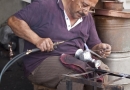 Un artisan du cuivre à Gaziantep